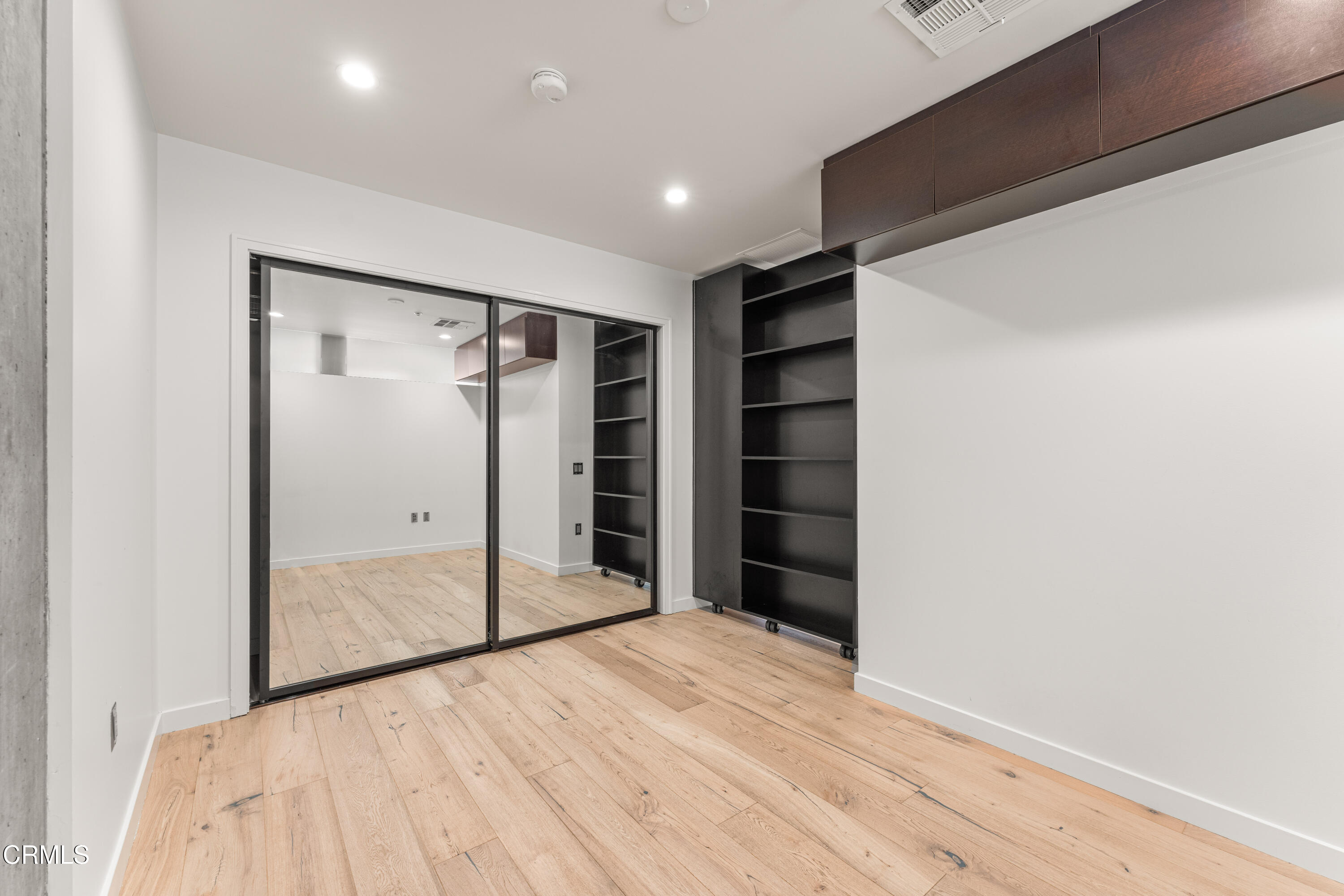 1155 South Grand Avenue, Unit 2106 Los Angeles, CA 90015 - Photo 6 of 51 a view of empty room with wooden floor