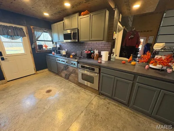 $725,000 | 2 Whitetail Rdg Road, Eolia, MO 63344