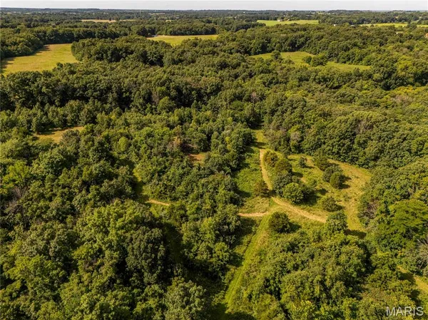 $725,000 | 2 Whitetail Rdg Road, Eolia, MO 63344