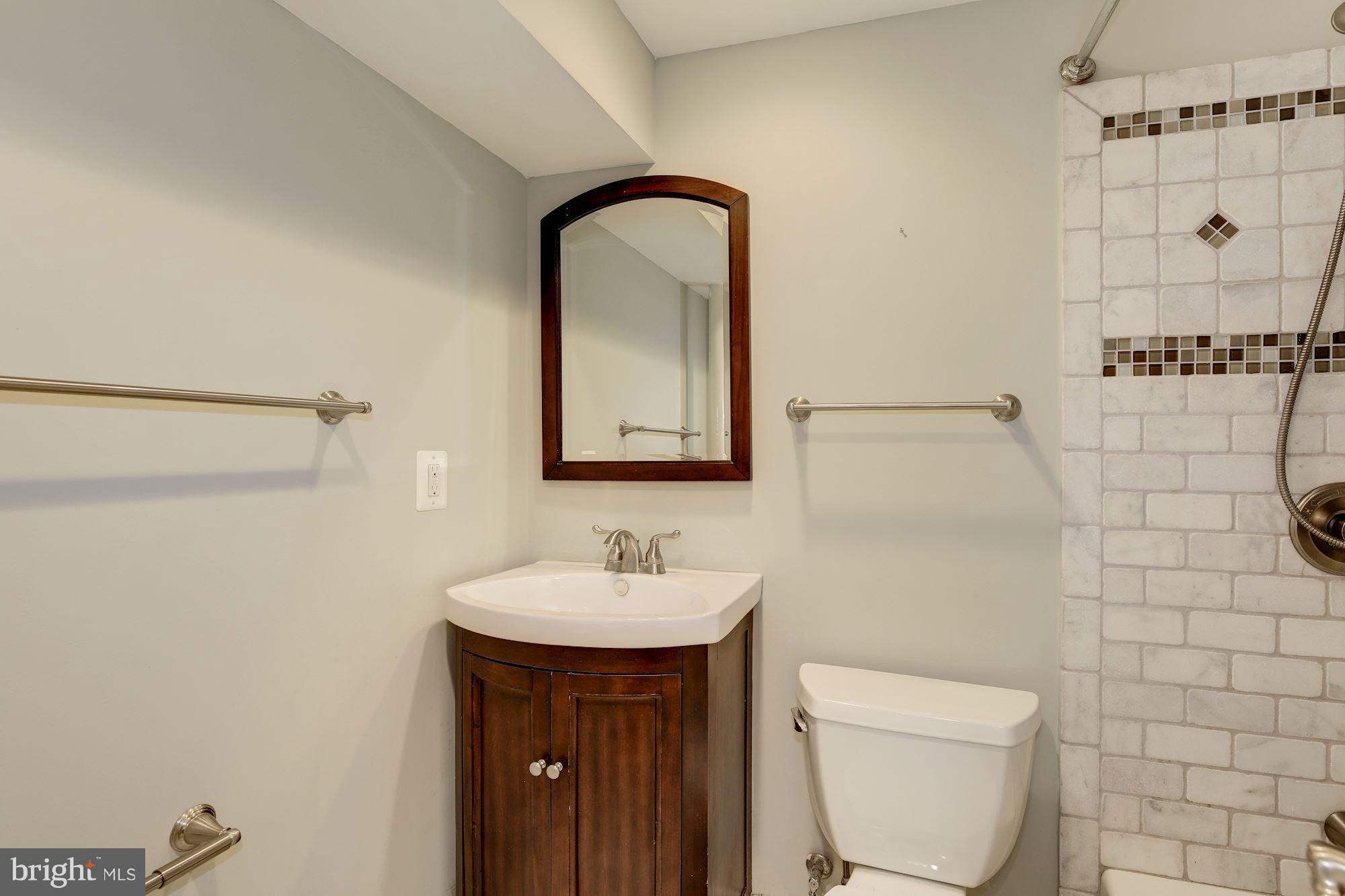 664 Columbia Road Northwest Washington, DC 20001 - Photo 26 of 29 Bath