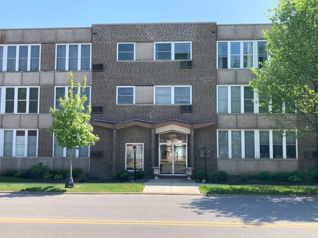 $255,000 | 1301 West Touhy Avenue, Unit 315, Park Ridge, IL 60068