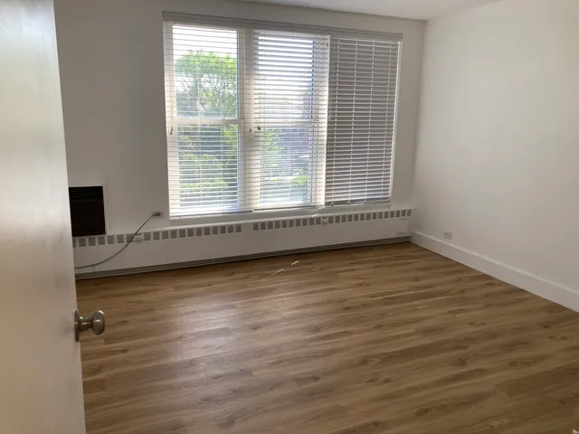 $255,000 | 1301 West Touhy Avenue, Unit 315, Park Ridge, IL 60068