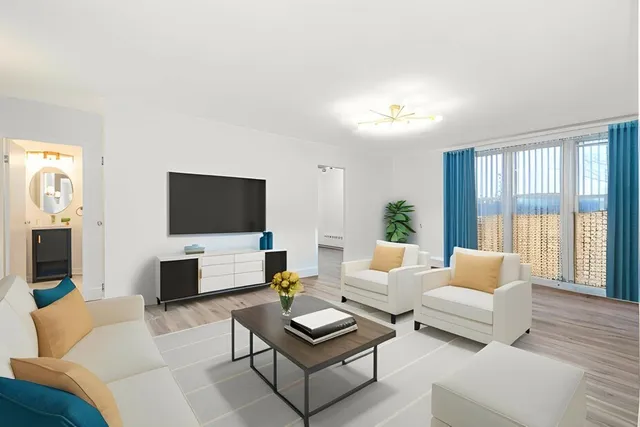 $255,000 | 1301 West Touhy Avenue, Unit 315, Park Ridge, IL 60068