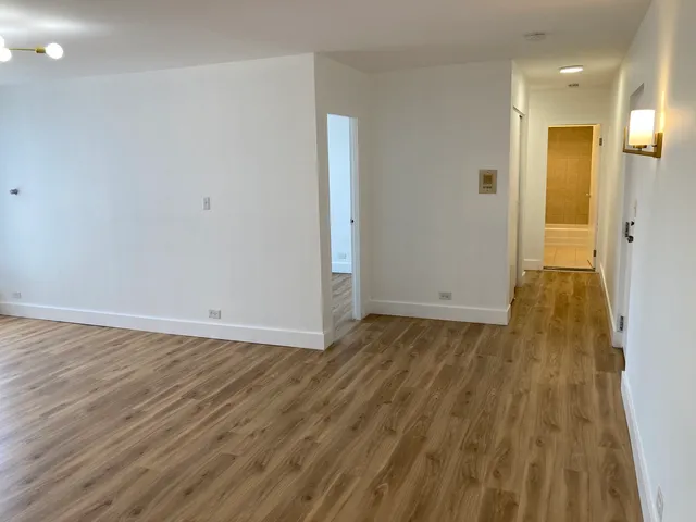 $255,000 | 1301 West Touhy Avenue, Unit 315, Park Ridge, IL 60068