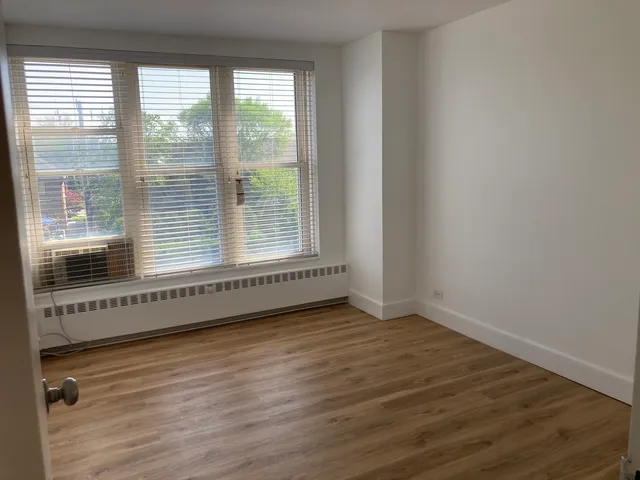 $255,000 | 1301 West Touhy Avenue, Unit 315, Park Ridge, IL 60068