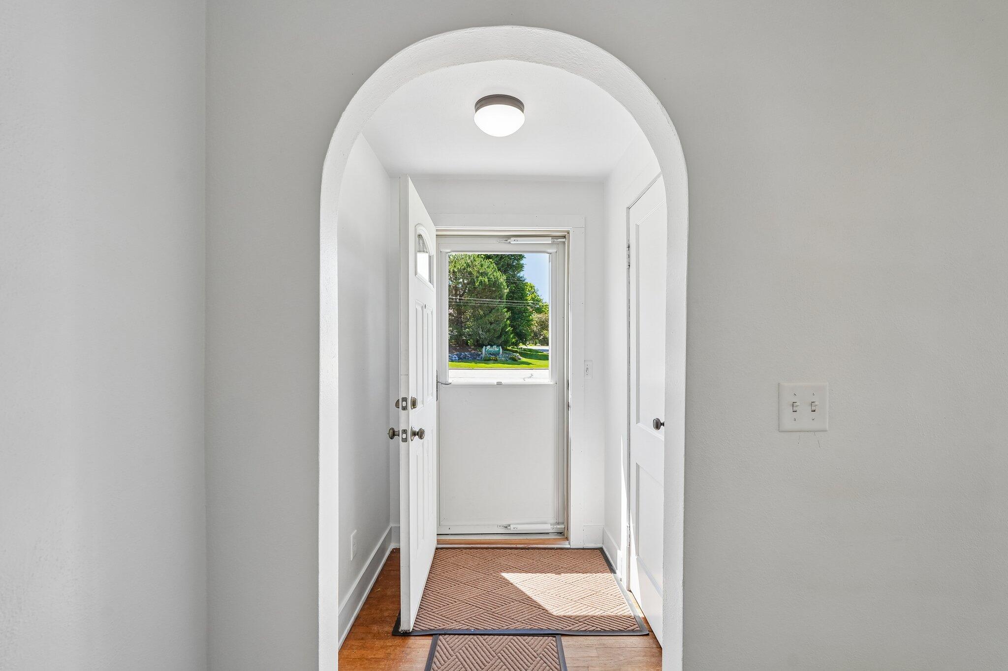 9207 39th Avenue Pleasant Prairie, WI 53142 - Photo 19 of 48 front foyer