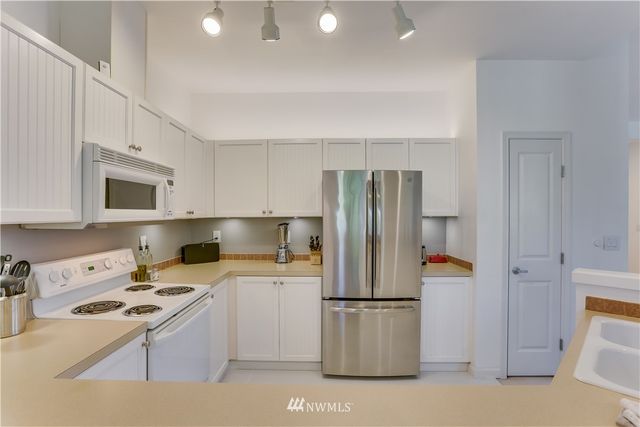 $396,000 | 1500 South 18th Street, Unit J201, Renton, WA 98055