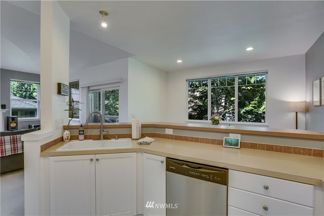 $396,000 | 1500 South 18th Street, Unit J201, Renton, WA 98055