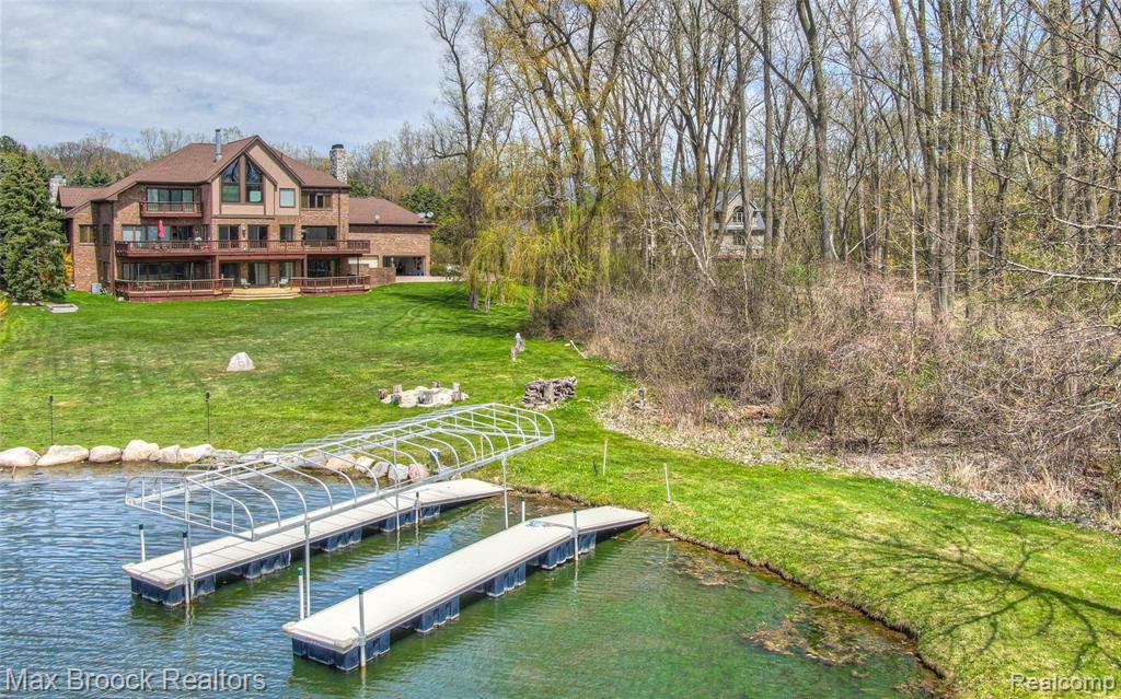 2035 Lone Pine Road West Bloomfield, MI 48302 - Photo 4 of 4