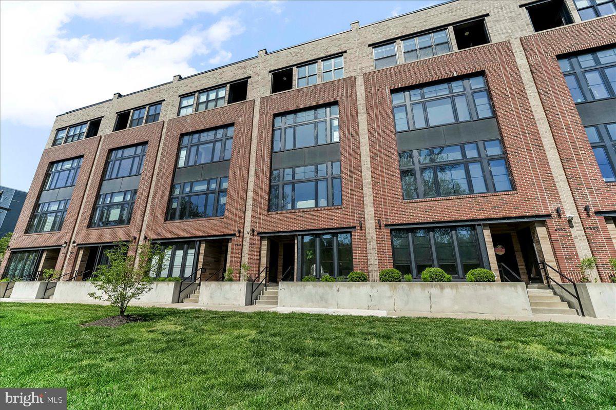 4584 Riverside Way Philadelphia, PA 19127 - Photo 2 of 85