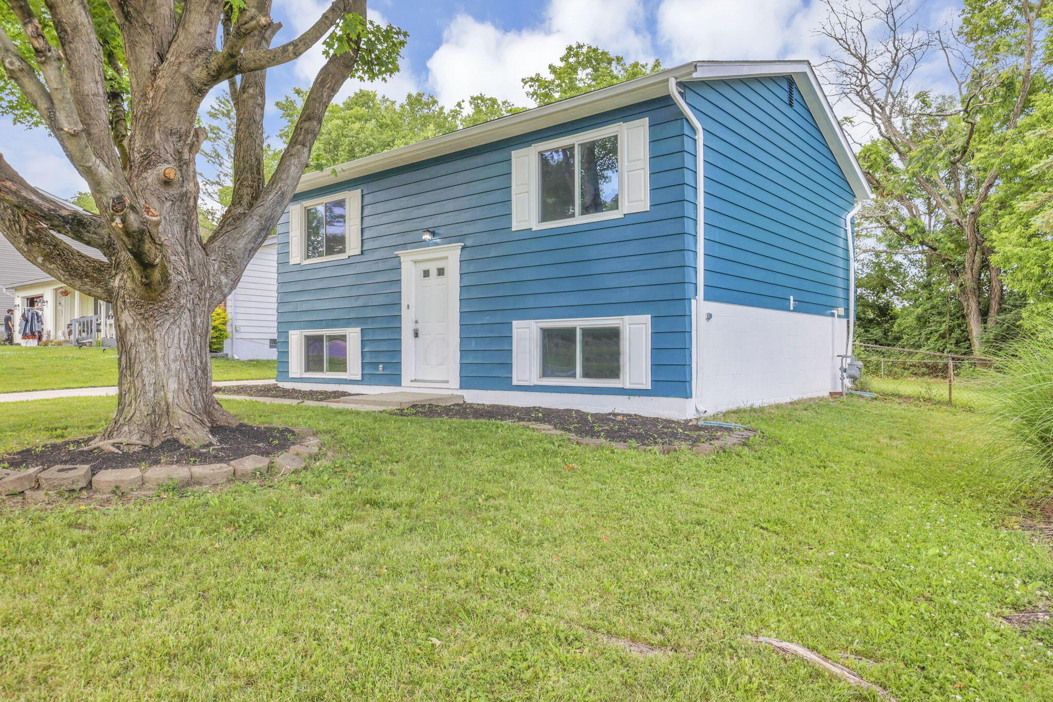 1588 Fall Brook Road Columbus, OH 43223 - Photo 5 of 54