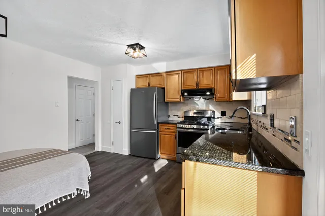 an empty room with a ceiling fan and bathroom