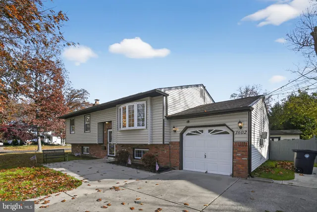 a view of a kitchen and dining room