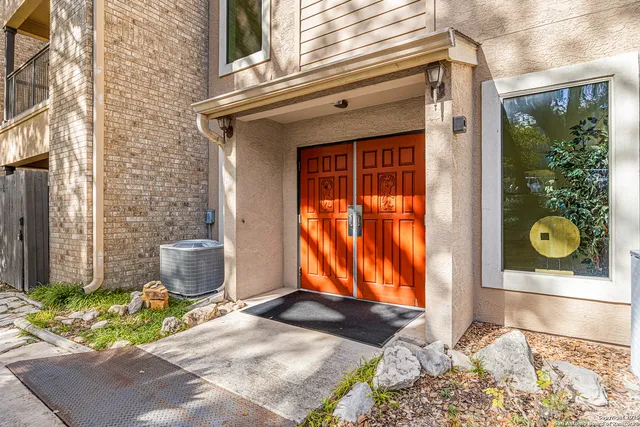 a view of entryway with livingroom and furniture