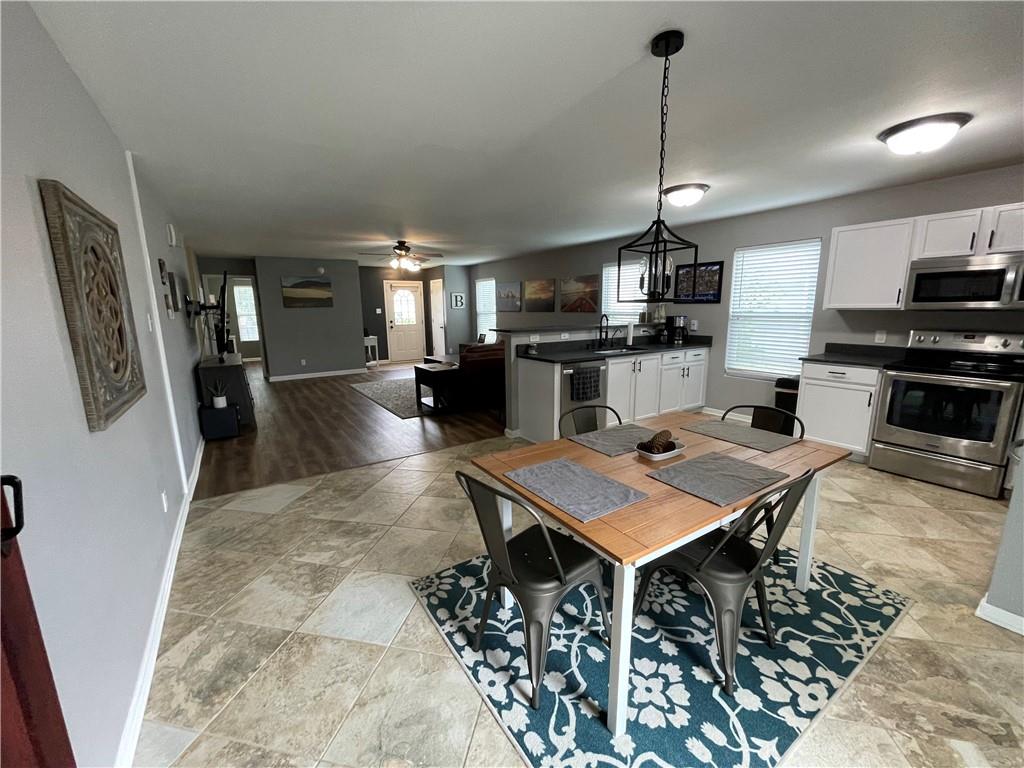 547 Reed Court Greenfield, IN 46140 - Photo 2 of 21