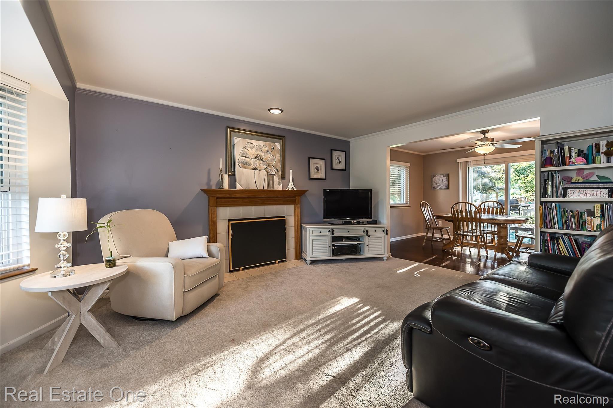 9134 Kestrel Ridge Road Brighton, MI 48116 - Photo 6 of 30 Living Room