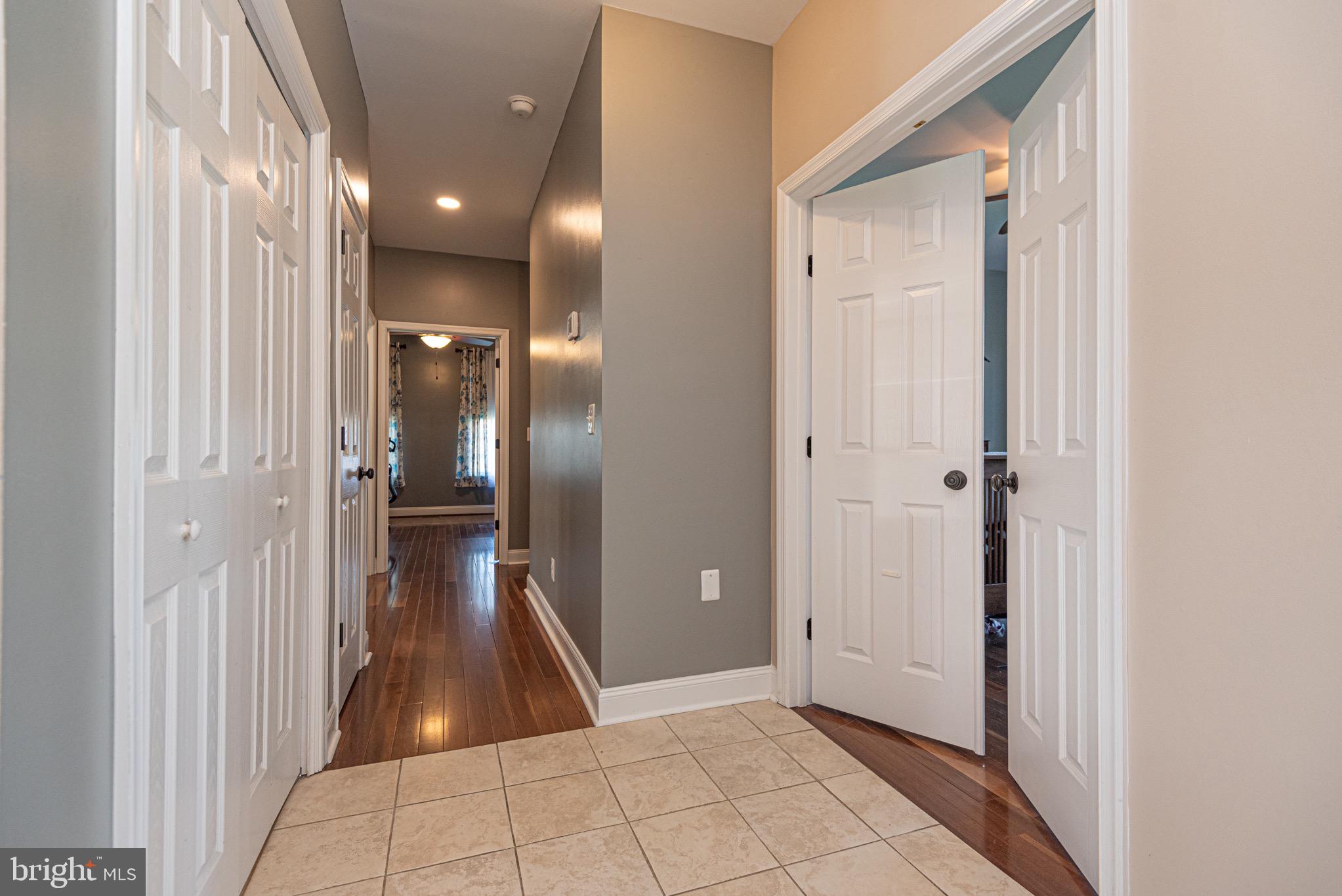 242 Hayden Road Centreville, MD 21617 - Photo 16 of 40 Main Hallway