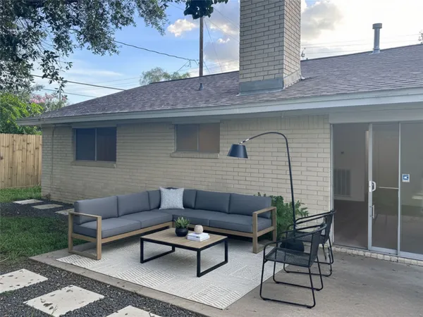 a view of a backyard with furniture