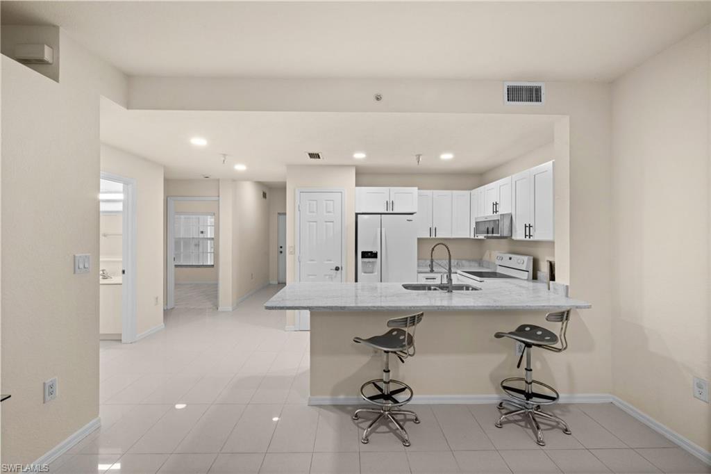 4520 Botanical Pl Circle, Unit 103 Naples, FL 34112 - Photo 3 of 19 Breakfast bar
