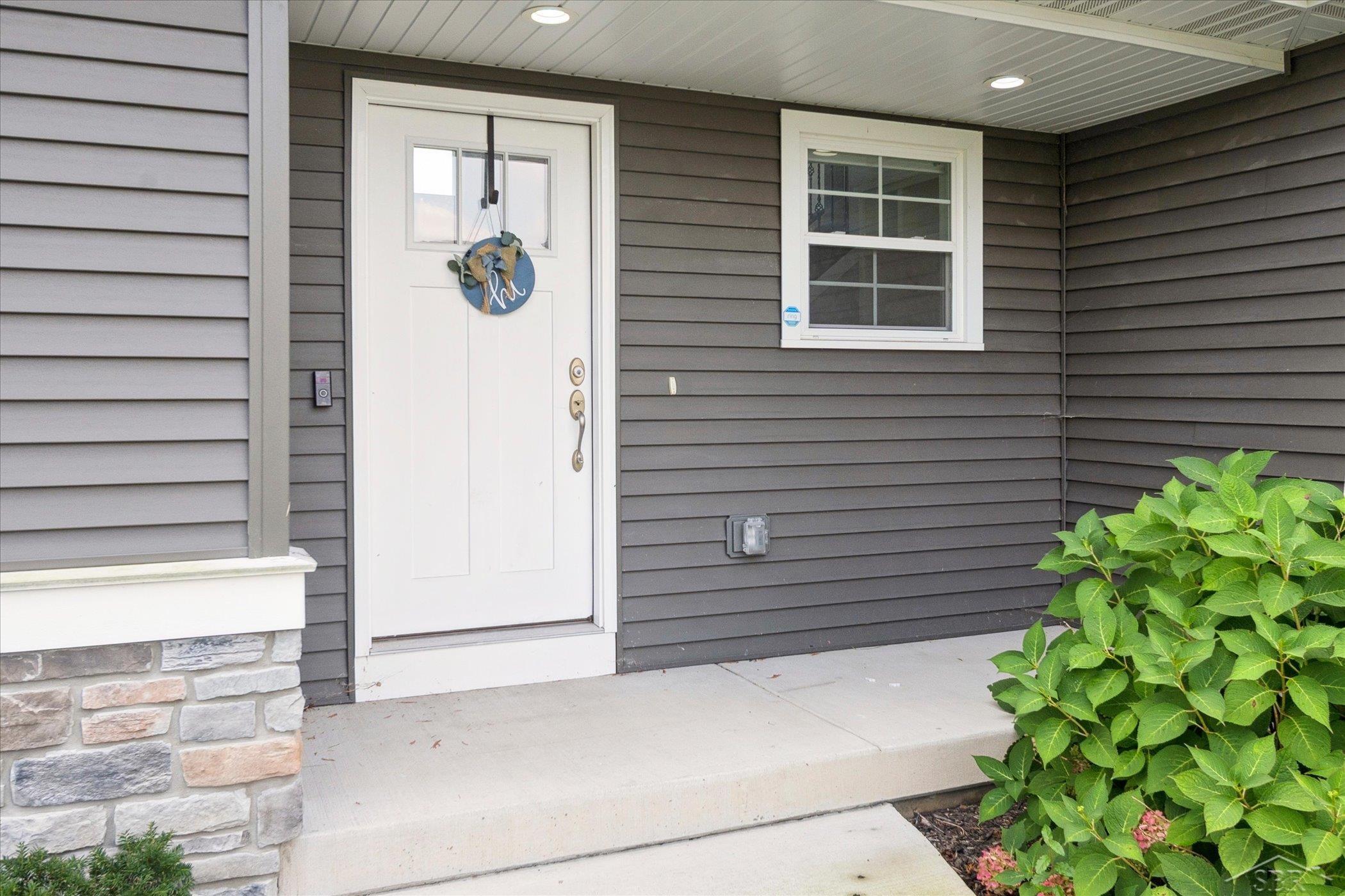2011 Prairie Point Drive Auburn, MI 48611 - Photo 4 of 38 50190129-f57ed96c-e231-4ac0-9117-68ebe02d18aa.JPG