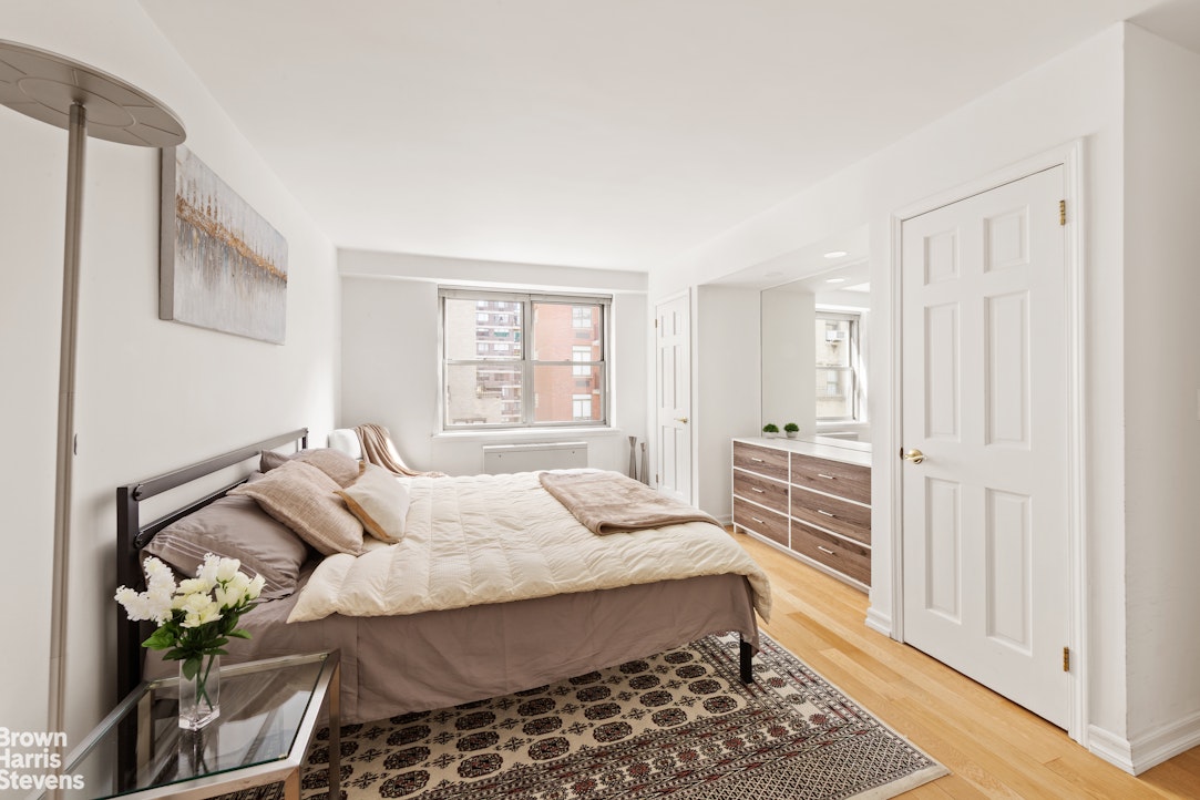 55 East 87th Street, Unit 12F Manhattan, NY 10128 - Photo 5 of 9
