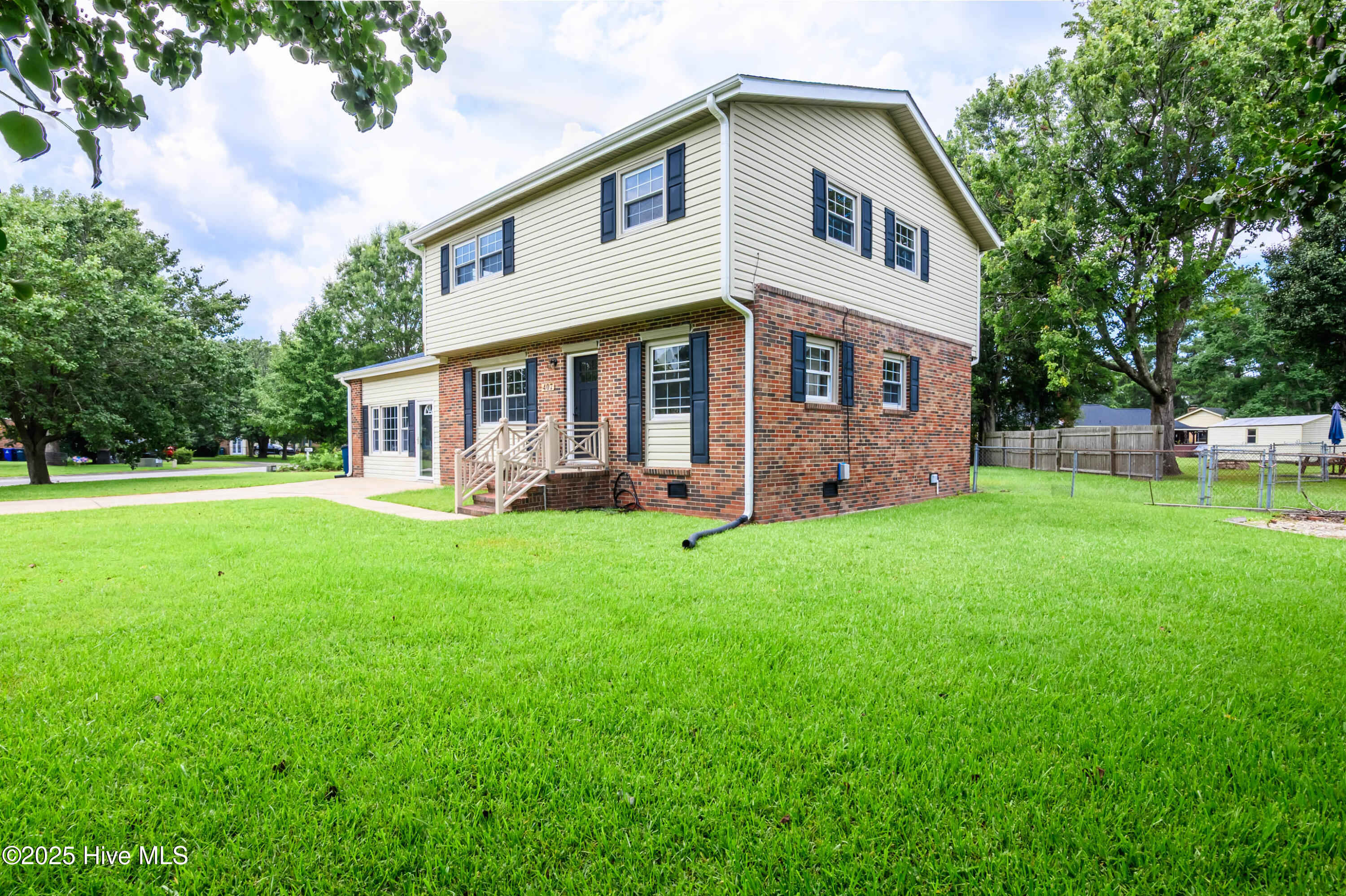 407 Thomas Drive Jacksonville, NC 28546 - Photo 3 of 45 02-1