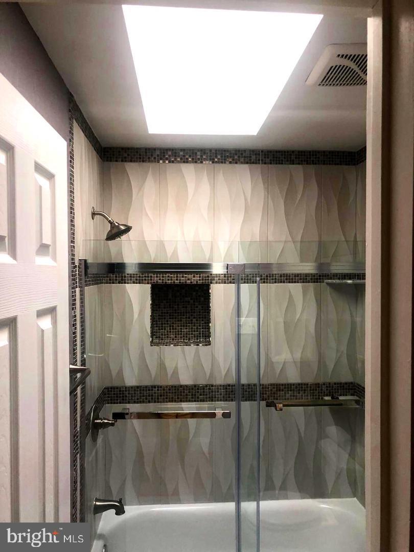 4011 Southend Road Rockville, MD 20853 - Photo 13 of 27 Hallway bathroom