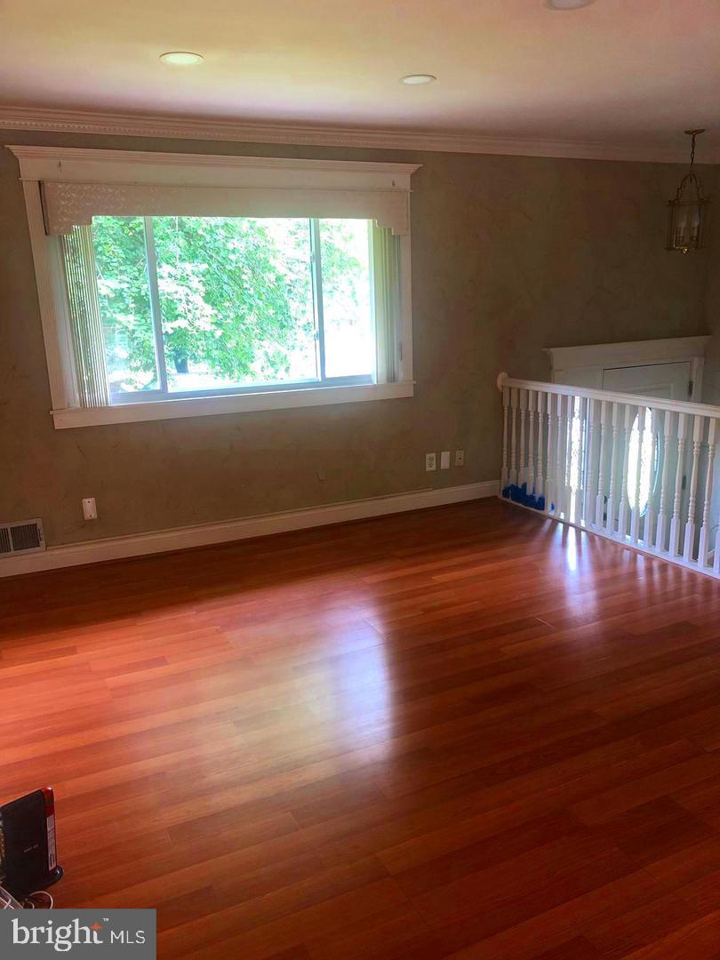 4011 Southend Road Rockville, MD 20853 - Photo 2 of 27 Living room