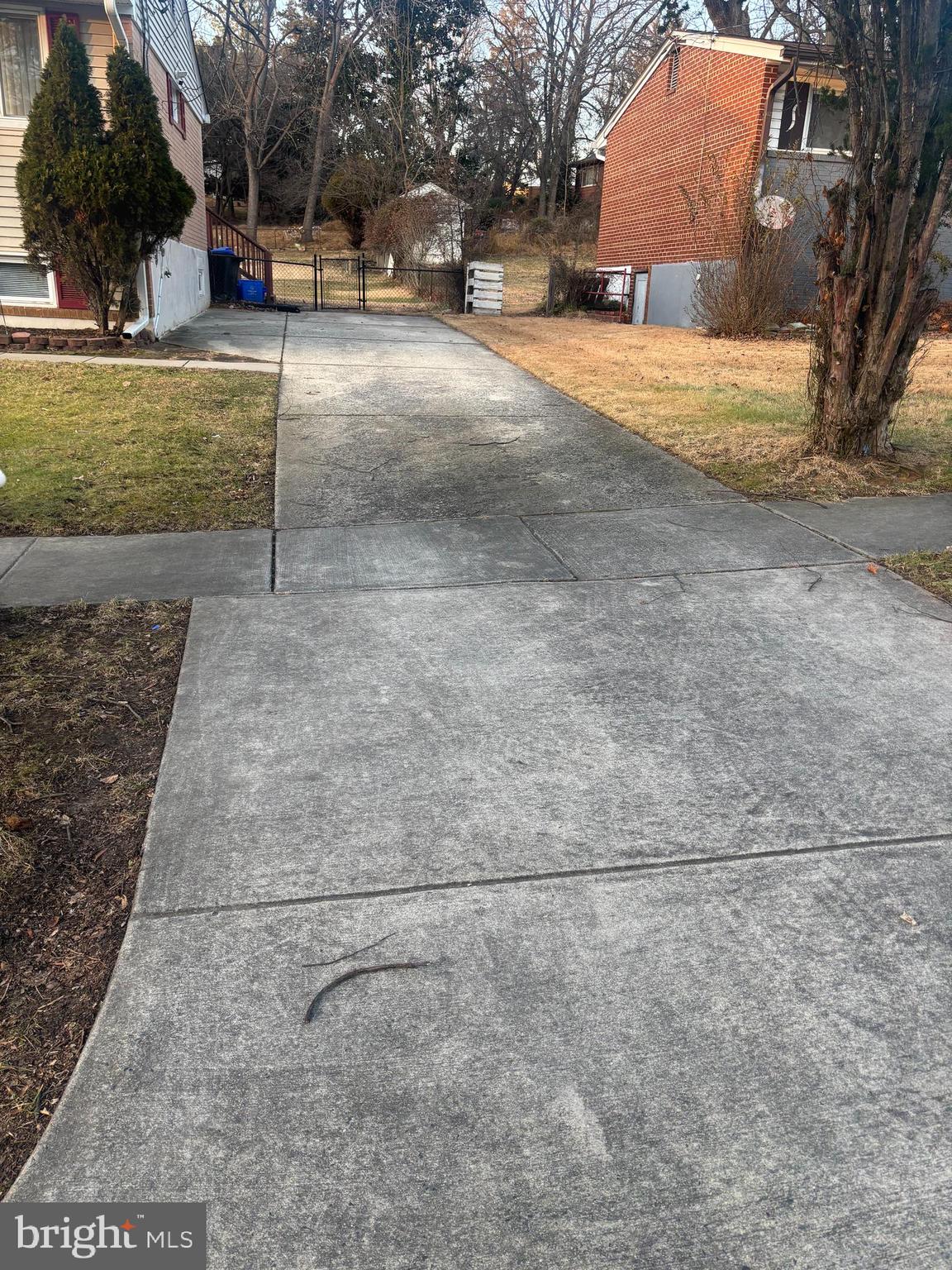 4011 Southend Road Rockville, MD 20853 - Photo 27 of 27 Driveway