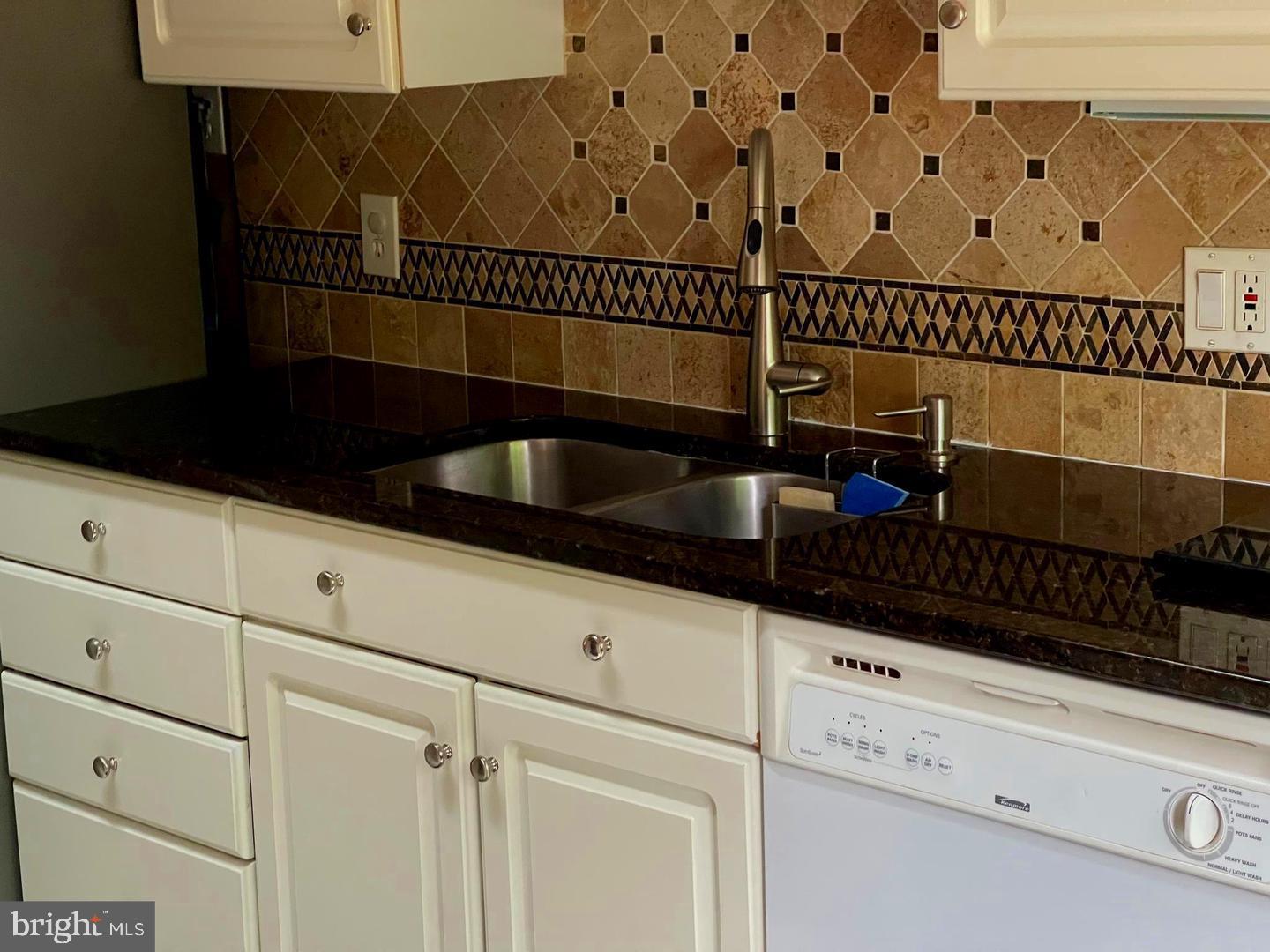 4011 Southend Road Rockville, MD 20853 - Photo 8 of 27 Kitchen