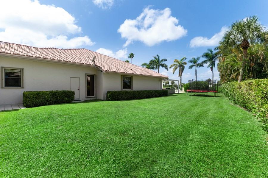 4348 Kasso Circle Boca Raton, FL 33487 - Photo 28 of 31 Large Side Yard
