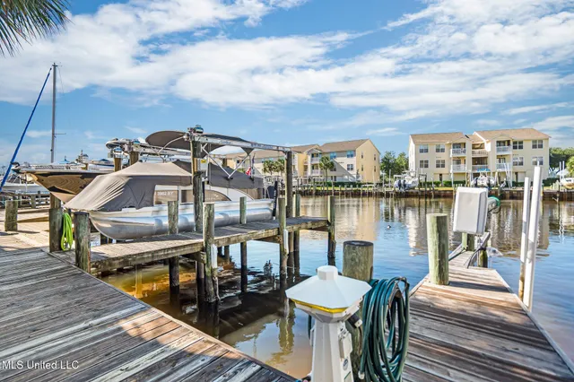 $2,100 | 2421 Beachview Drive, Unit B11, Ocean Springs, MS 39564