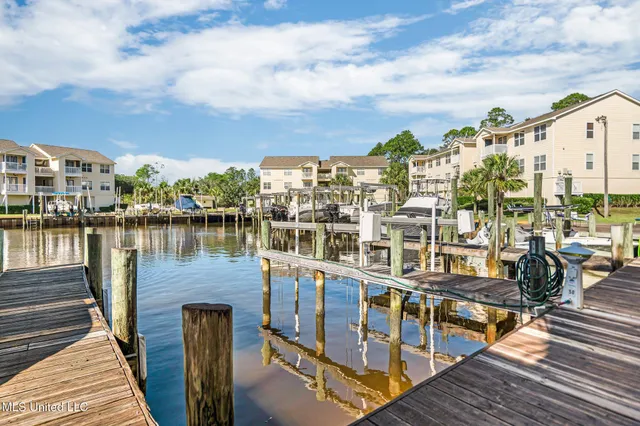 $2,100 | 2421 Beachview Drive, Unit B11, Ocean Springs, MS 39564