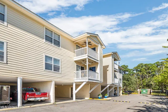 $2,100 | 2421 Beachview Drive, Unit B11, Ocean Springs, MS 39564