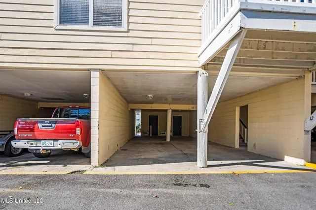 $2,100 | 2421 Beachview Drive, Unit B11, Ocean Springs, MS 39564