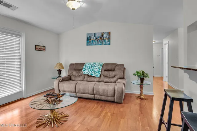 $2,100 | 2421 Beachview Drive, Unit B11, Ocean Springs, MS 39564