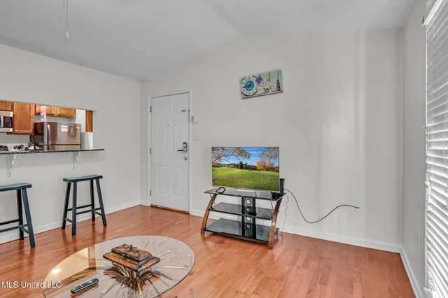 $2,100 | 2421 Beachview Drive, Unit B11, Ocean Springs, MS 39564