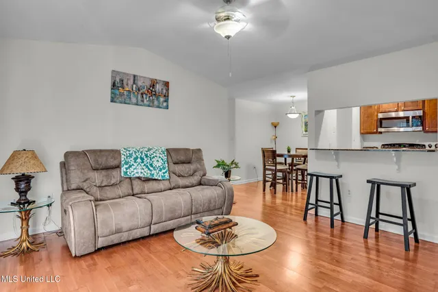 $2,100 | 2421 Beachview Drive, Unit B11, Ocean Springs, MS 39564