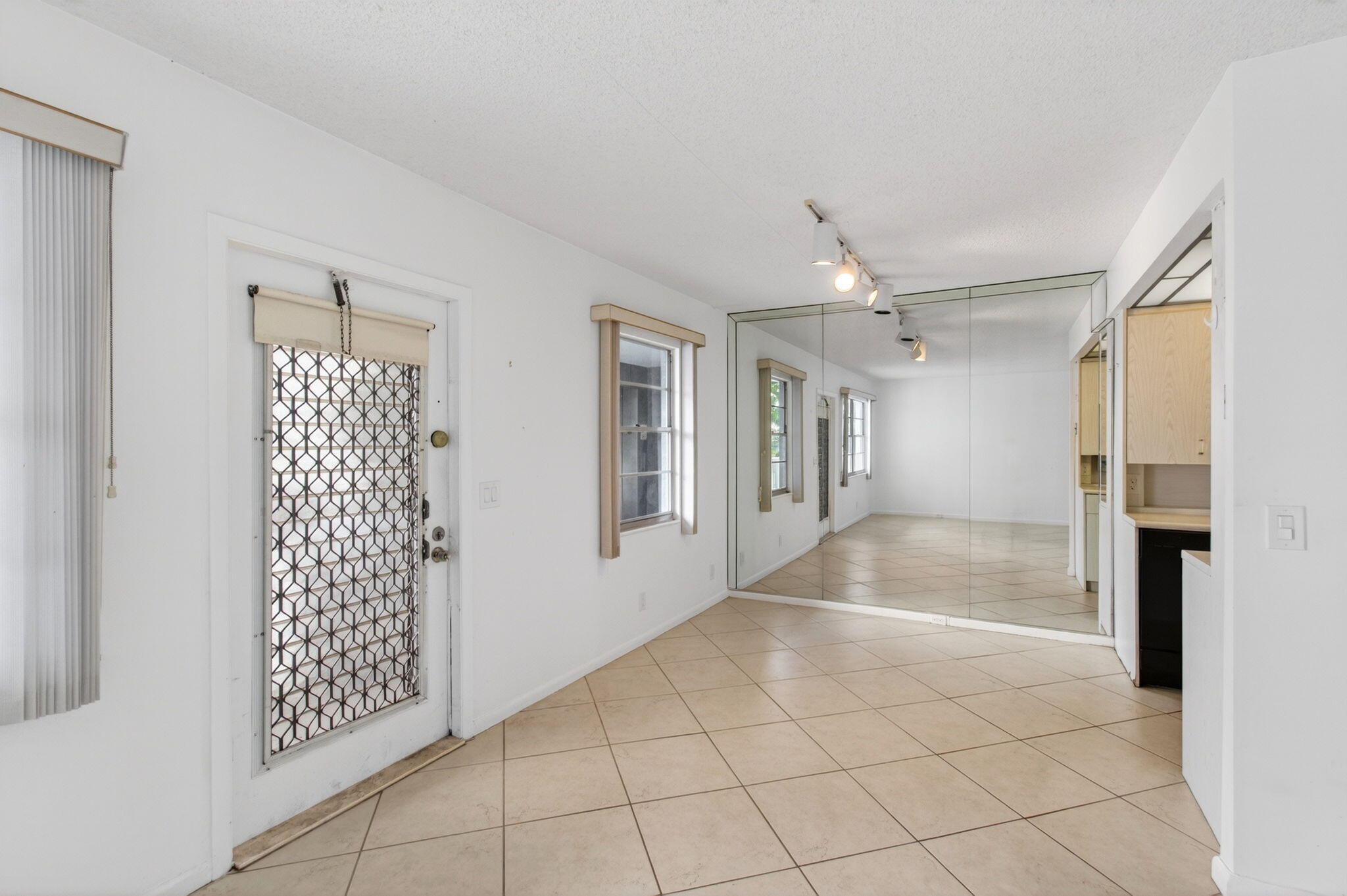 2027 Exeter Boca Raton, FL 33434 - Photo 6 of 100 18-web-or-mls-DSC_7666