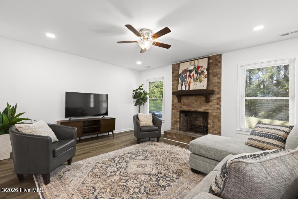 700 Shadowridge Road Jacksonville, NC 28546 - Photo 3 of 33 425A4948