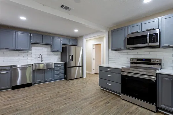 $1,600 | 840 Red Oak Court, Azle, TX 76020