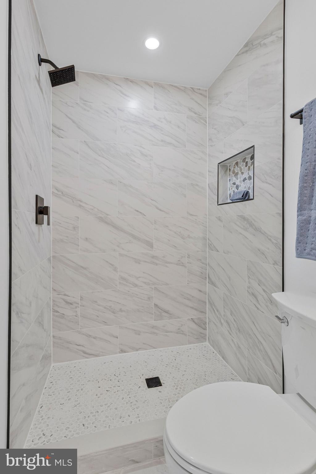 3365 Arundel On The Bay Road Annapolis, MD 21403 - Photo 25 of 47 Primary Full Bathroom