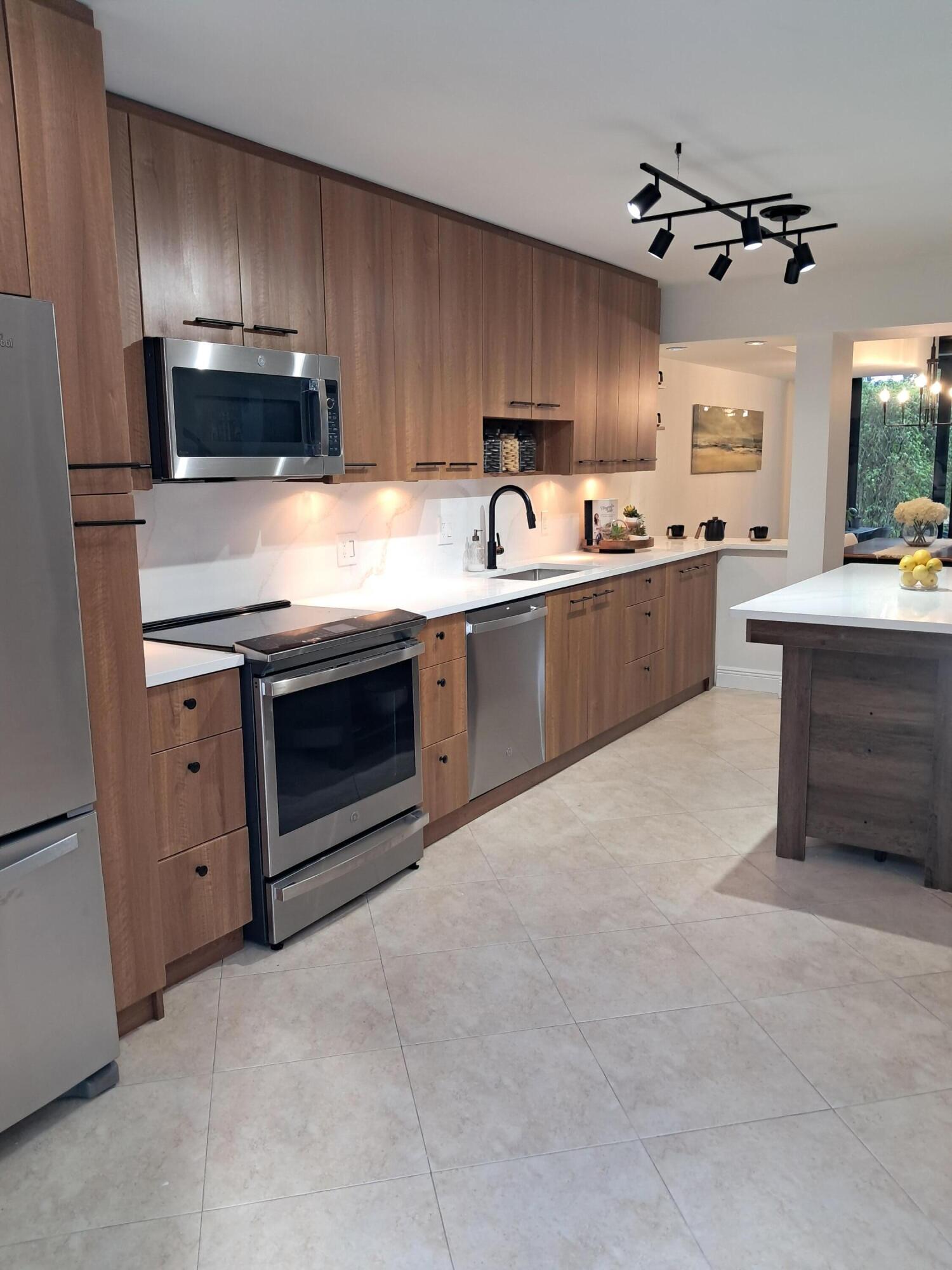 3802 Bridgewood Drive Boca Raton, FL 33434 - Photo 3 of 44 3802 Bridgewood Dr kitchen1