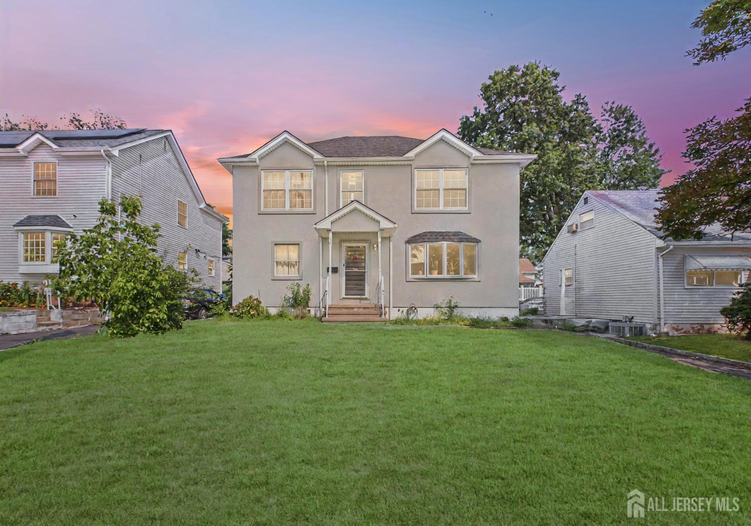 a view of a house with a backyard