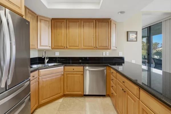$595,000 | 910 Island Drive, Unit 206, Rancho Mirage, CA 92270
