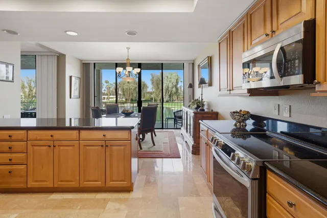 $595,000 | 910 Island Drive, Unit 206, Rancho Mirage, CA 92270
