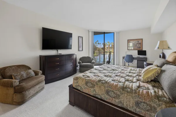 $595,000 | 910 Island Drive, Unit 206, Rancho Mirage, CA 92270