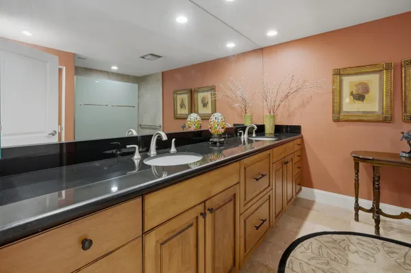$595,000 | 910 Island Drive, Unit 206, Rancho Mirage, CA 92270