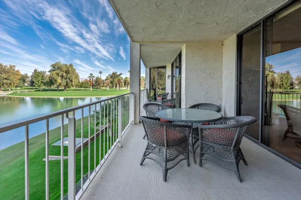 $595,000 | 910 Island Drive, Unit 206, Rancho Mirage, CA 92270