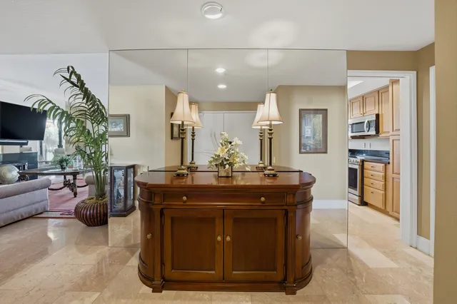 $595,000 | 910 Island Drive, Unit 206, Rancho Mirage, CA 92270